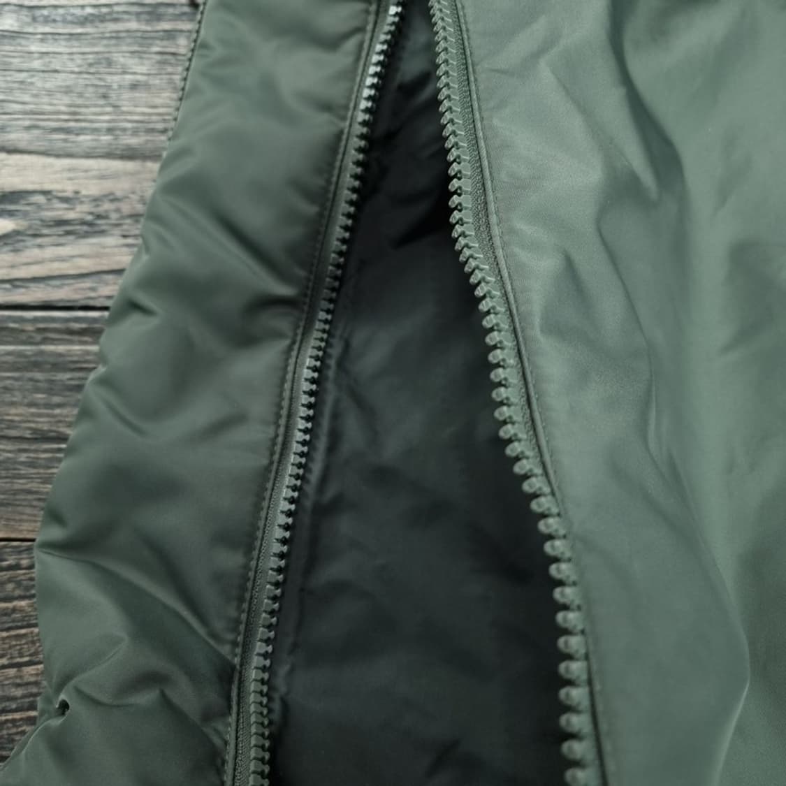 [유니클로 U 르메르] 나일론 토트백 카키 M18972 상품이미지5