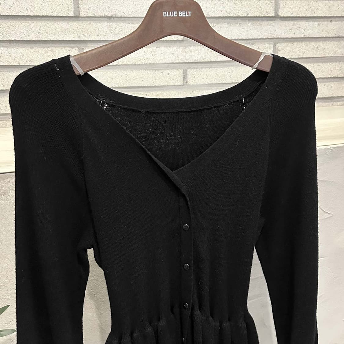 JPN VINTAGE 니트 가디건 브이넥 밑단 프릴 벨트 디테일 블랙 상품이미지4