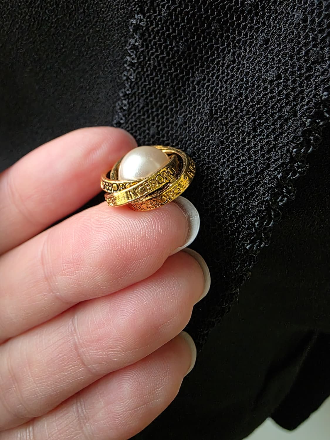 INGEBORG 잉게보르그 블랙 각인 단추 리본 포인트 자켓 상품이미지6