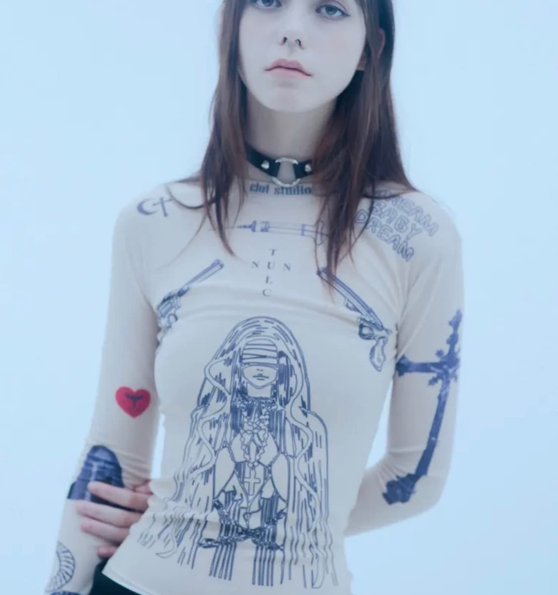 클럿스튜디오 수녀와 총 타투 탑 상품이미지1