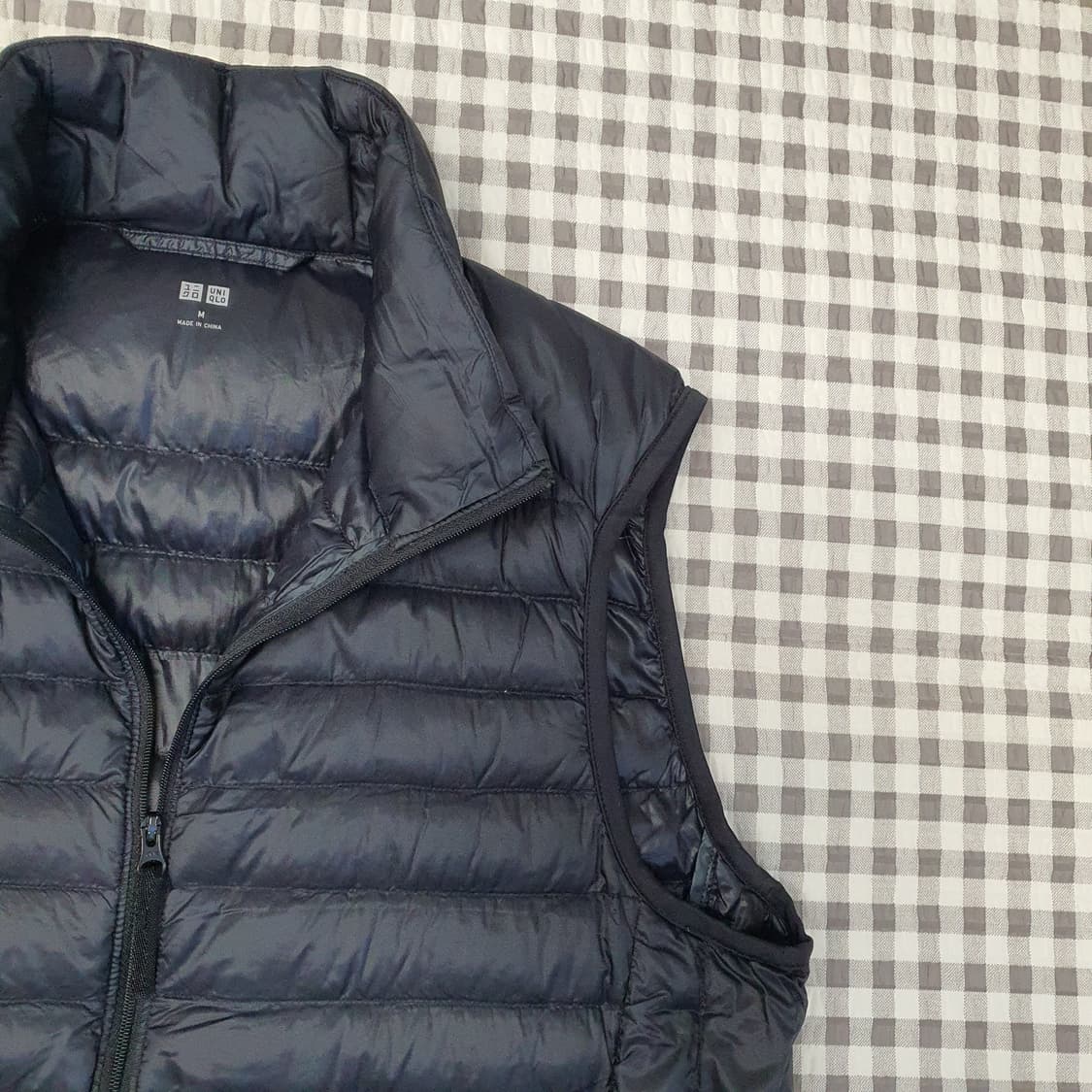 유니클로 오리털 경량패딩 베스트 남자95 상품이미지3