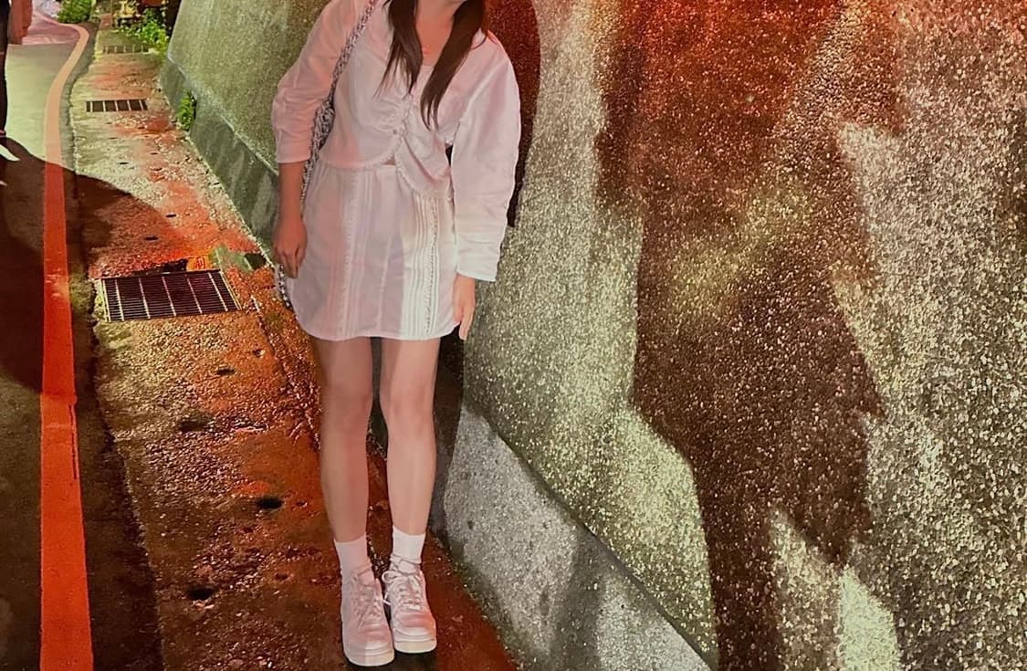 Overdue Flair 흰색 상의+스커트 세트 (착용샷 있음) 상품이미지3