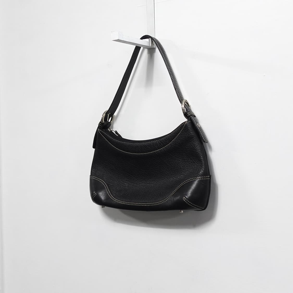 빈티지 버클 레더 숄더백 상품이미지3