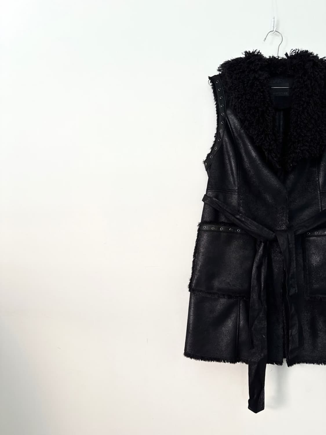 Attitude teddy stud layered vest / black 상품이미지3
