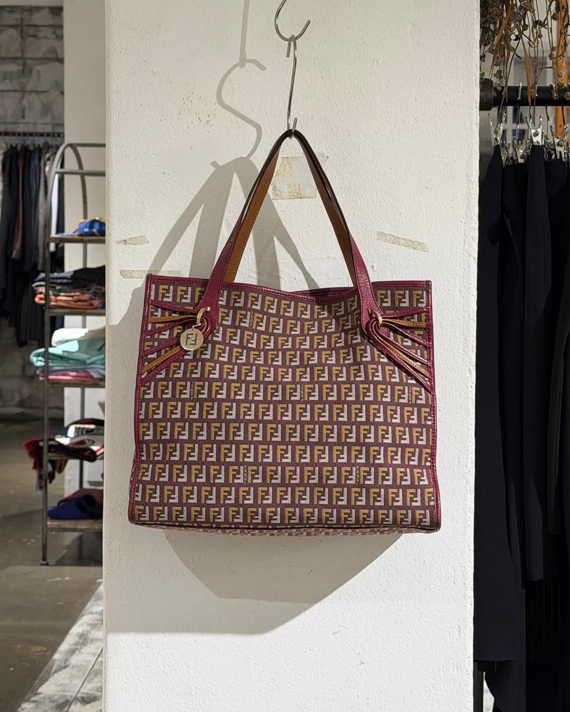 펜디 멀티컬러 주키노 캔버스 레더 트리밍 FF 토트백 상품이미지2