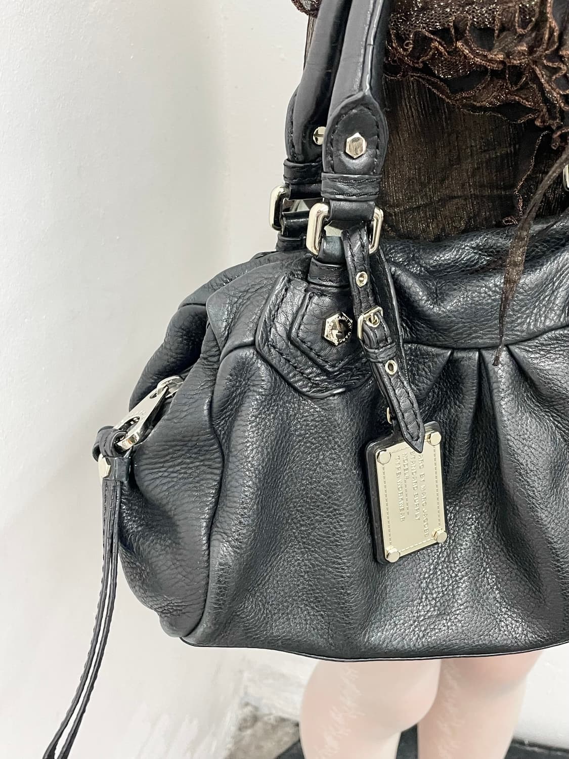 마크제이콥스 금장 로고 토트백 상품이미지4