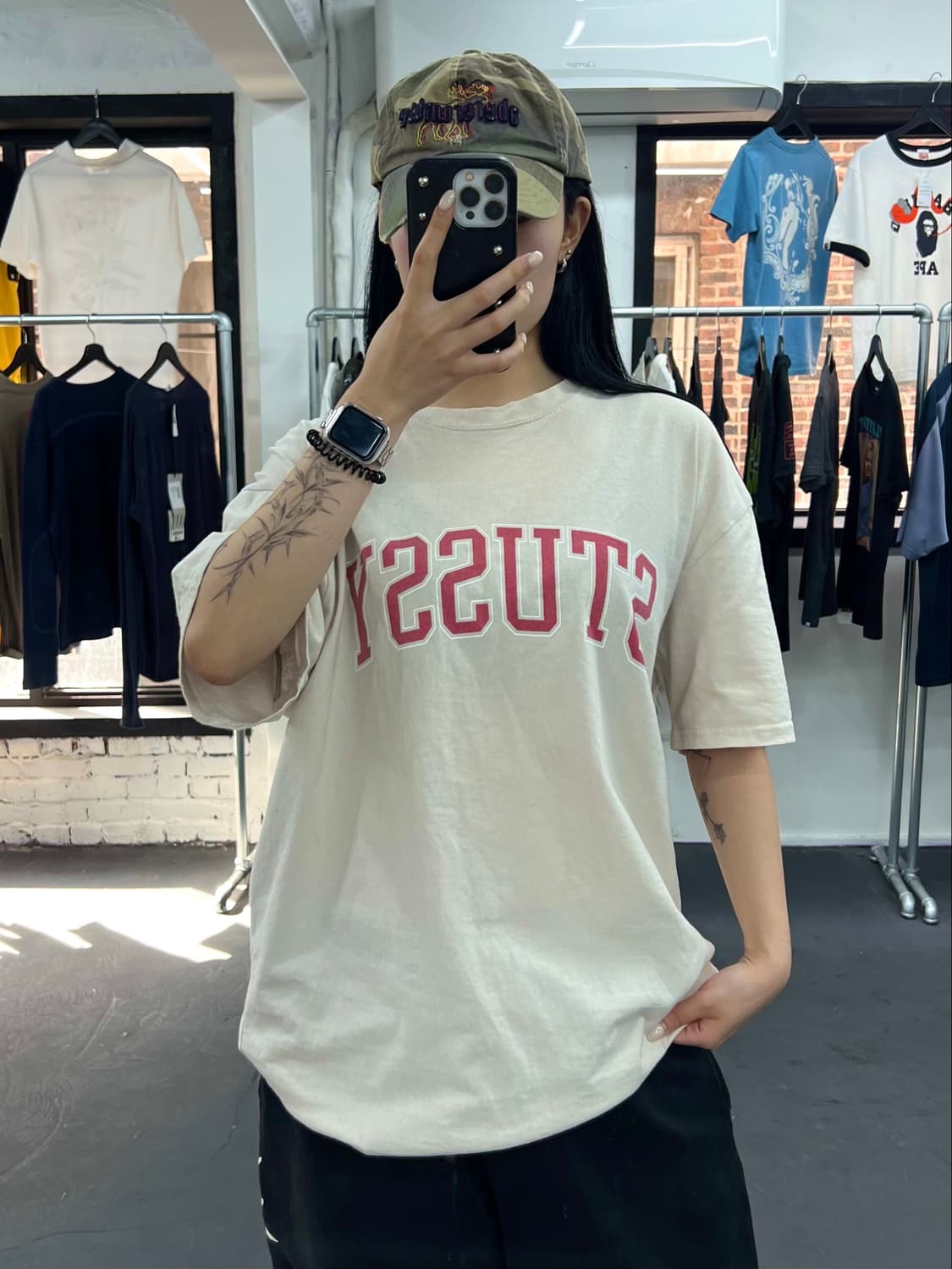 스투시 아치로고 베이지 티셔츠 상품이미지4