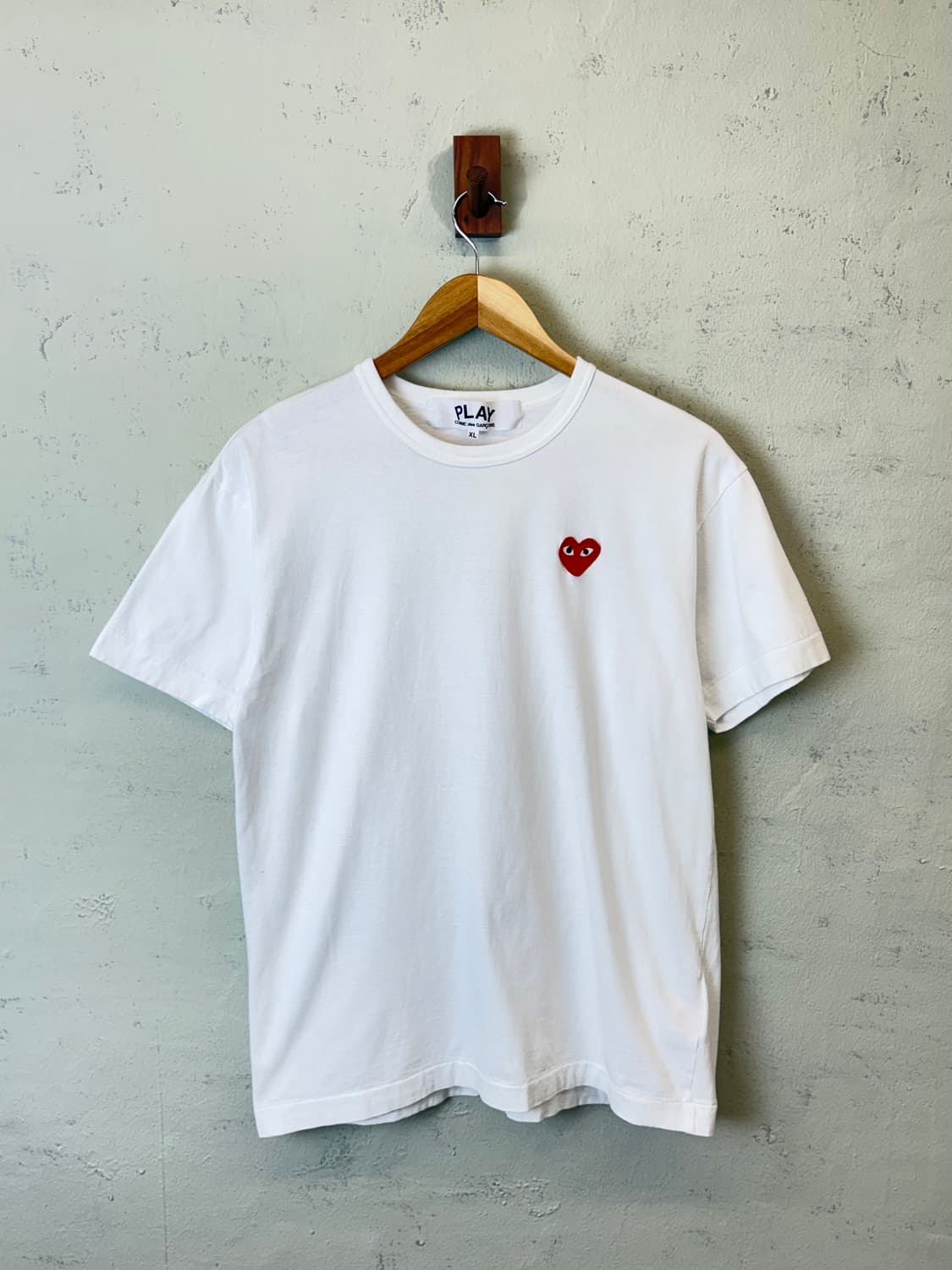 꼼데가르송 플레이 하트 와펜 화이트 반팔티 상품이미지1