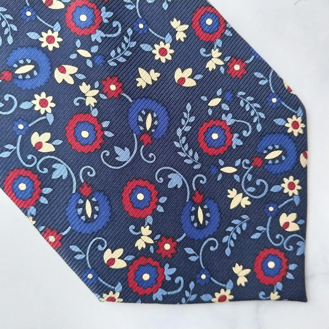 발망 실크 네이비 플라워 패턴 넥타이 9.3cm A+등급 K1579
 상품이미지9