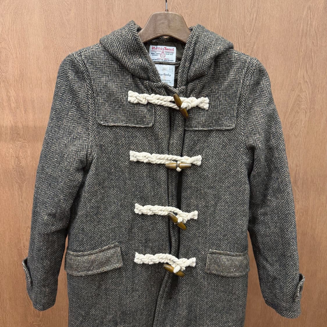 해리스 트위드 더플 코트 헤링본 패턴 로프 토글 후드 디테일 브라운 상품이미지4