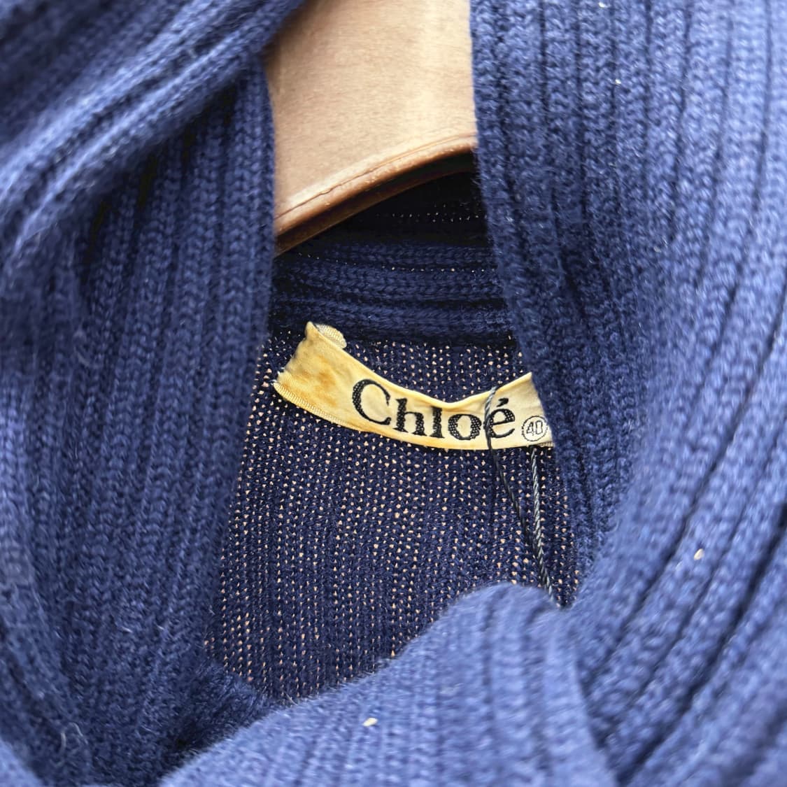 끌로에 골지 울 니트 가디건 머플러넥 패치 포켓 디테일 루즈핏 네이비 상품이미지6