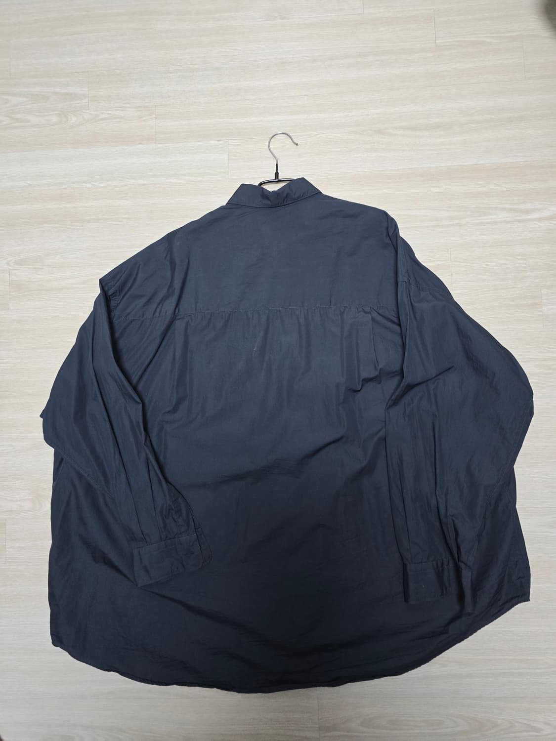 그라프페이퍼 브로드 오버사이즈 레귤러 카라 셔츠
- 2 사이즈 상품이미지6