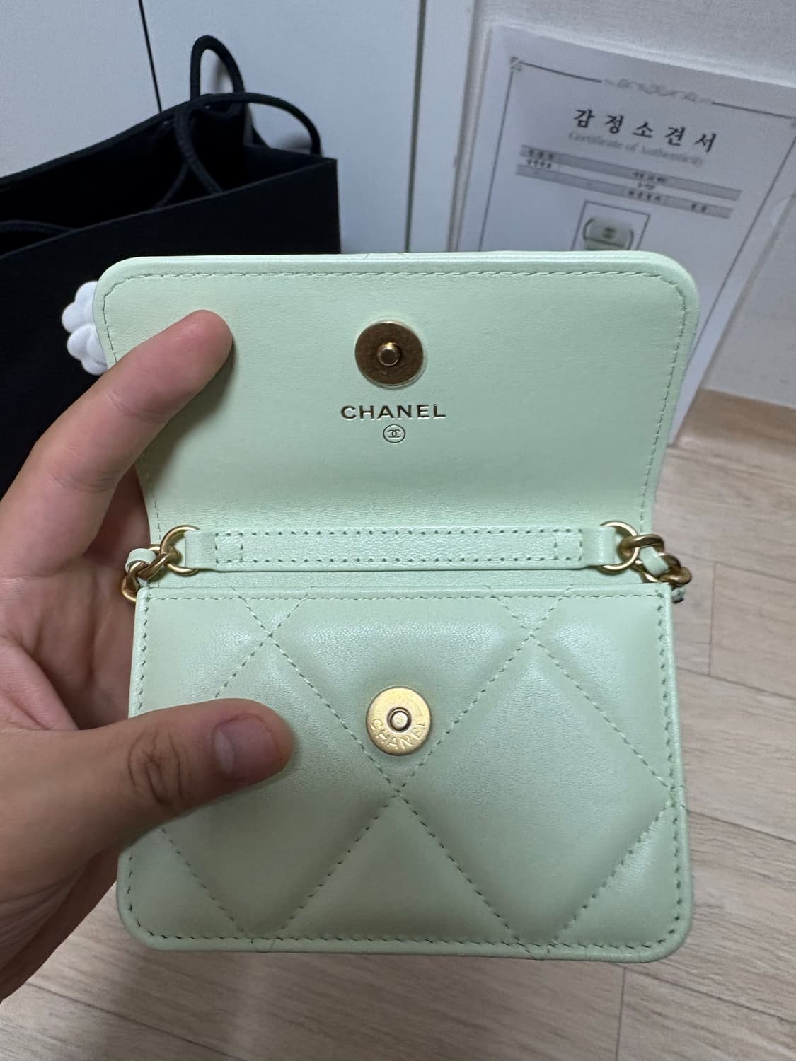 31번대 샤넬 19 램스킨 미니 플랩 크로스백 상품이미지8