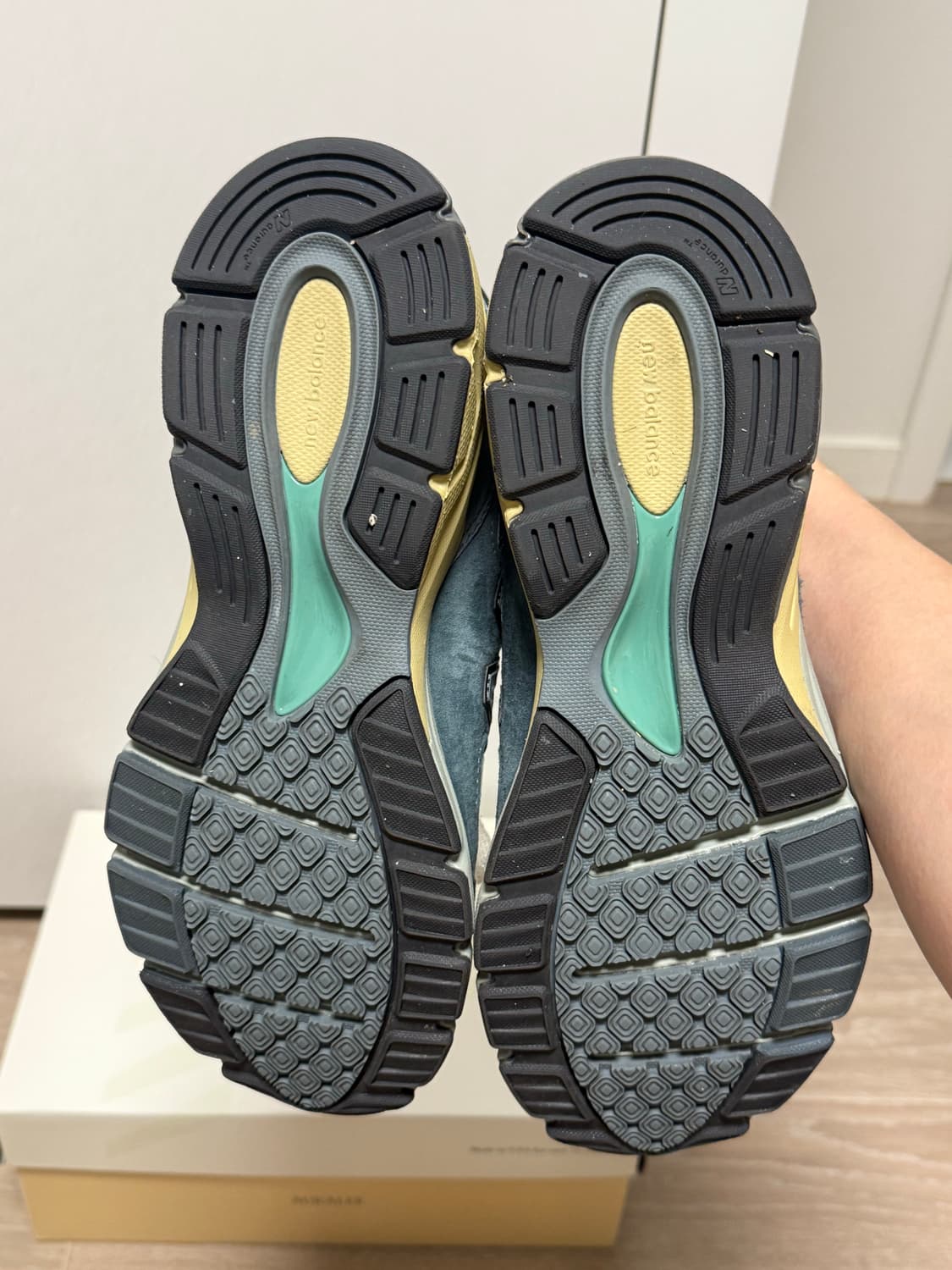 [265] 뉴발란스 오라리 990v4  상품이미지5