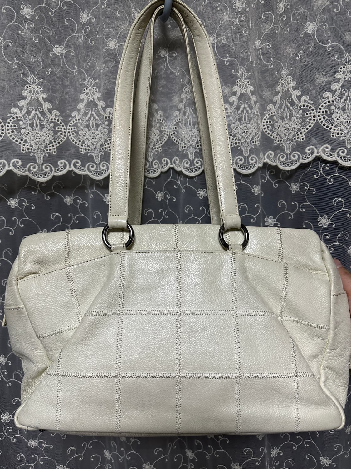 샤넬 캐비어 초코바 스티치 볼링 숄더백 화이트 상품이미지2