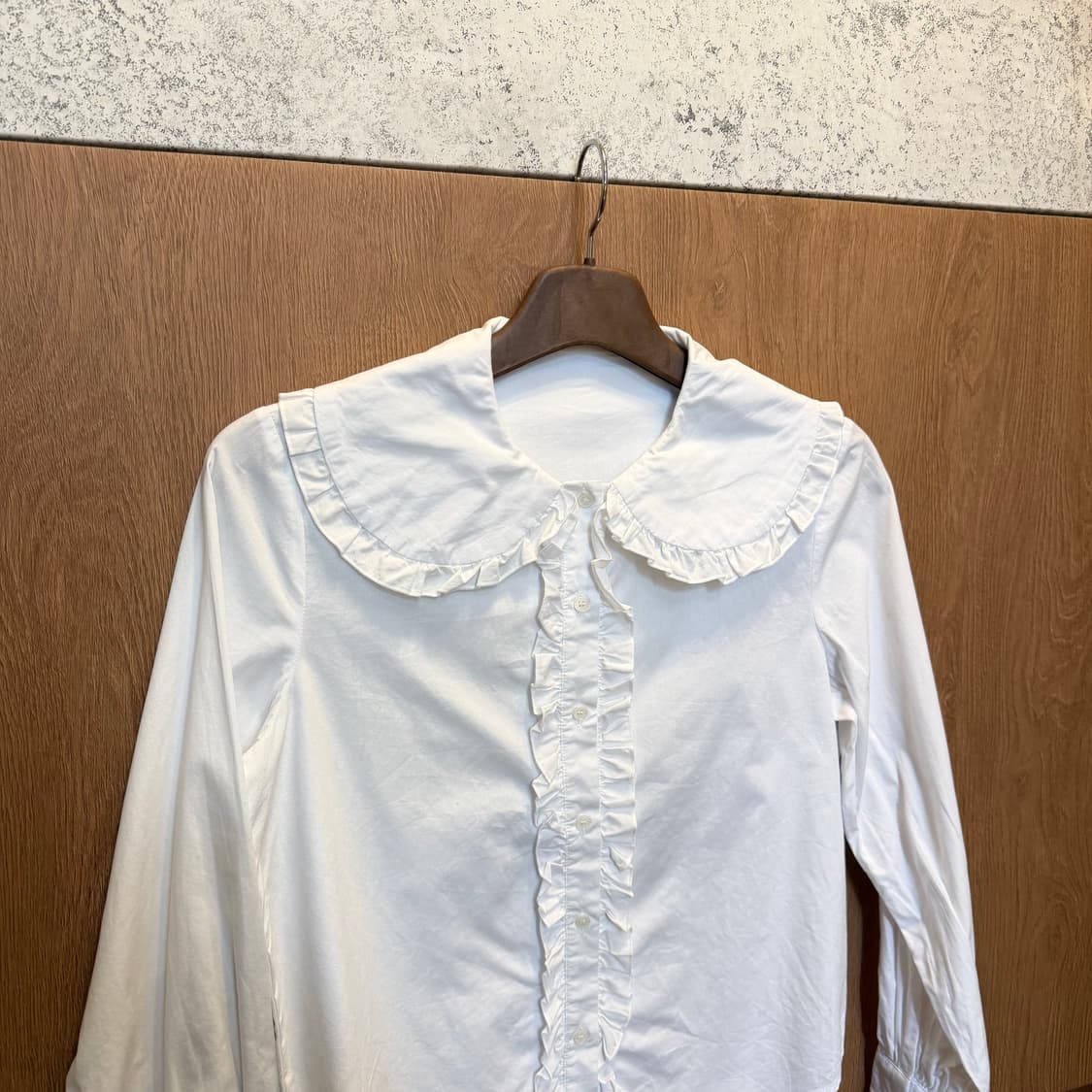 빈티지 긴팔 셔츠 라운드 빅 카라 러플 디테일 레귤러핏 화이트 상품이미지3