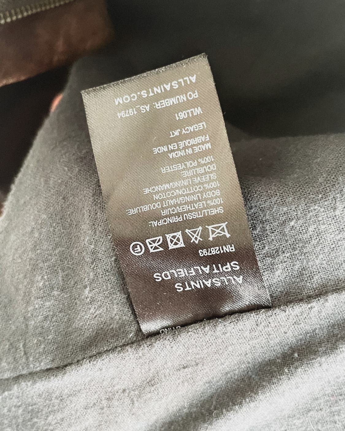 홀드중** 올세인츠 사선지퍼 하이넥 드레이프 레더자켓 상품이미지10