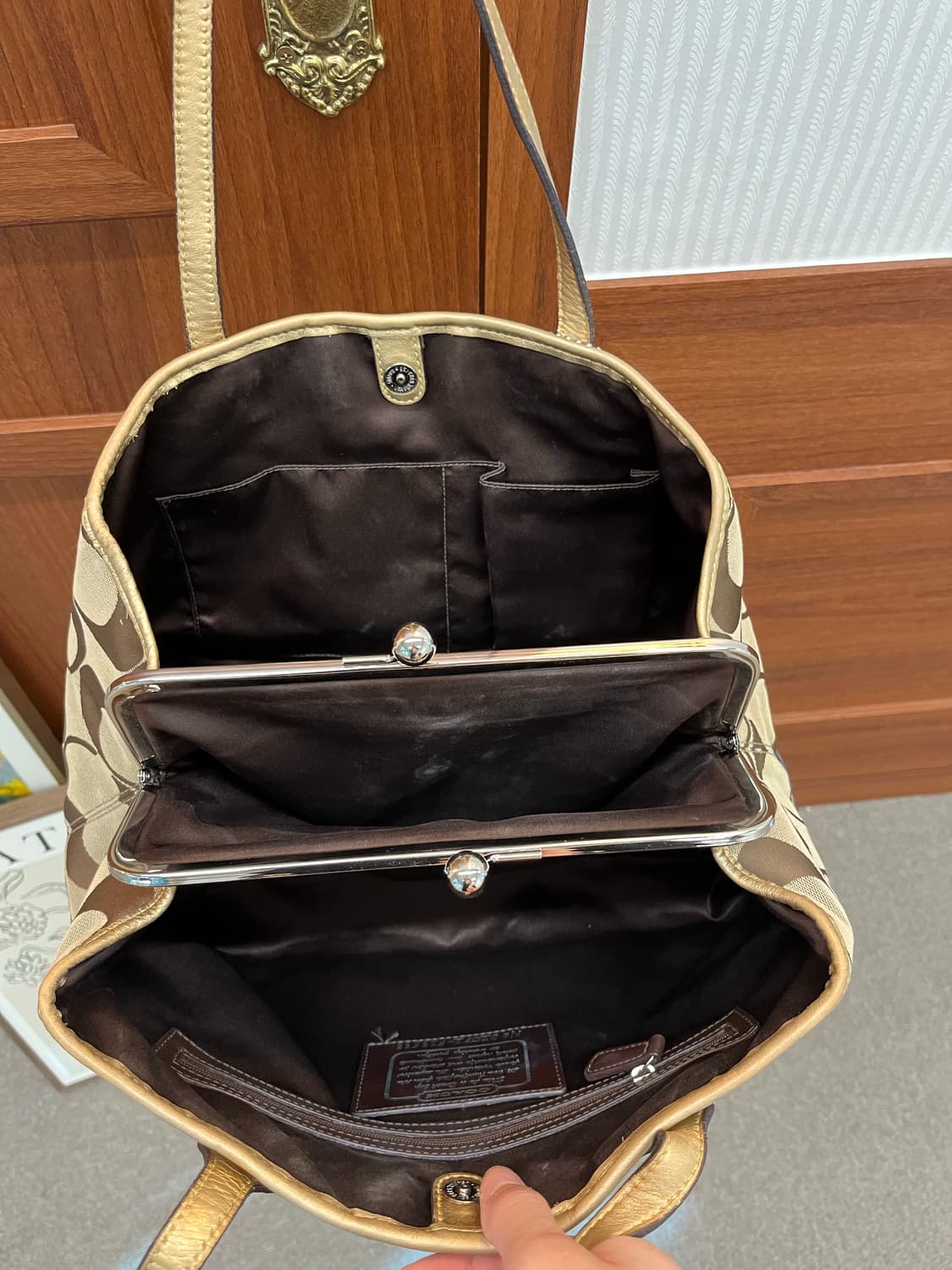 Coach Beige Square Bag 상품이미지6