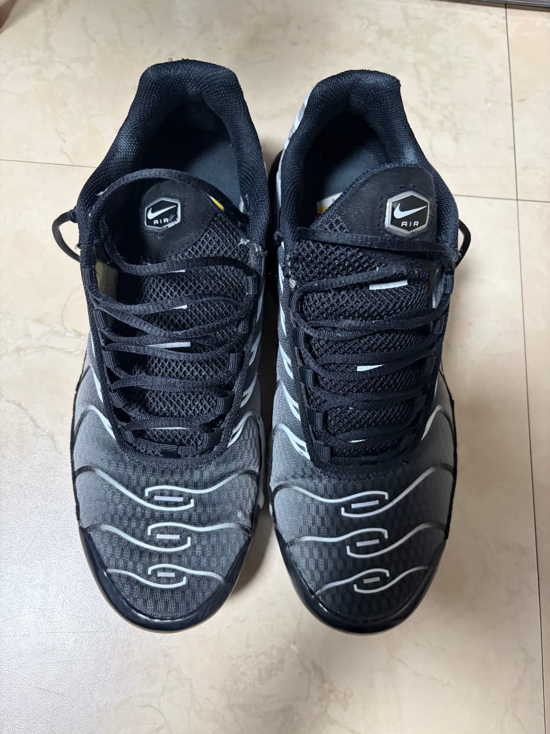 (275) 나이키 에어맥스 플러스 블랙 메탈릭 실버 상품이미지3