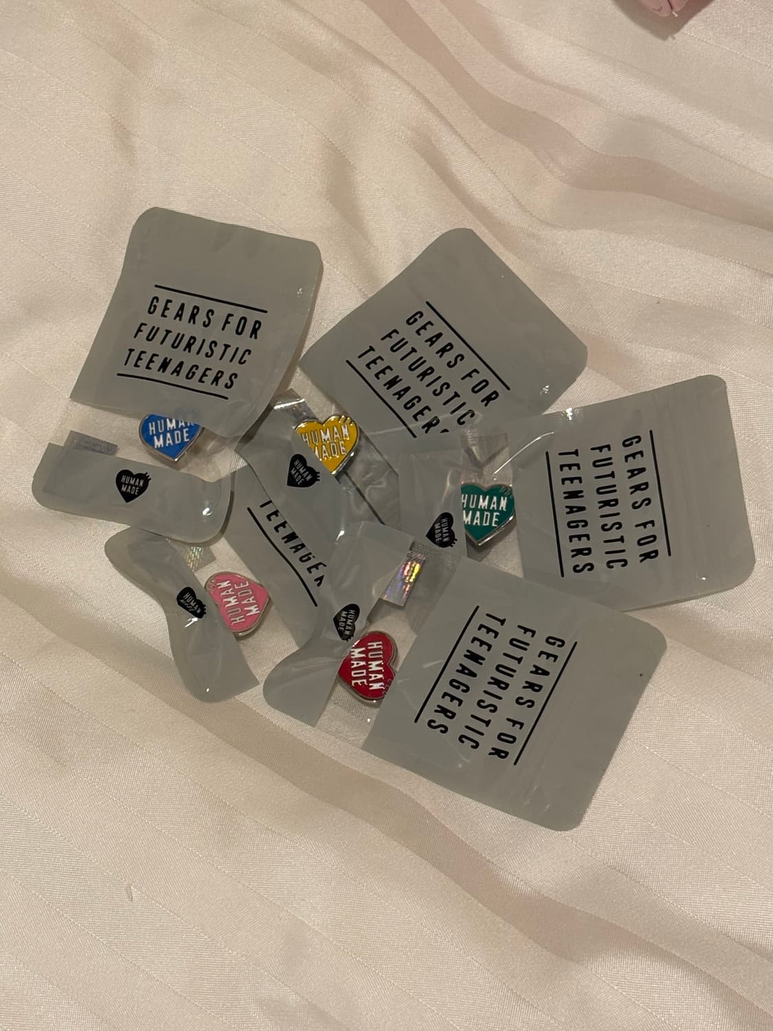 [새상품] 휴먼메이드 뱃지 전컬러 상품이미지1