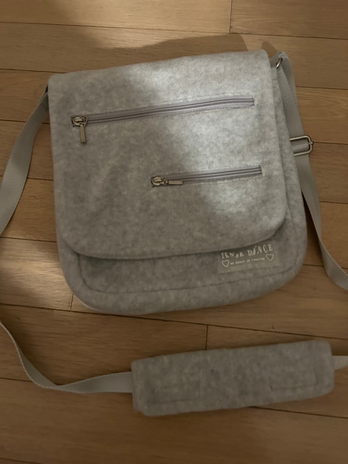 (새상품)탠스댄스 플리스 가방 라이트그레이 상품이미지1