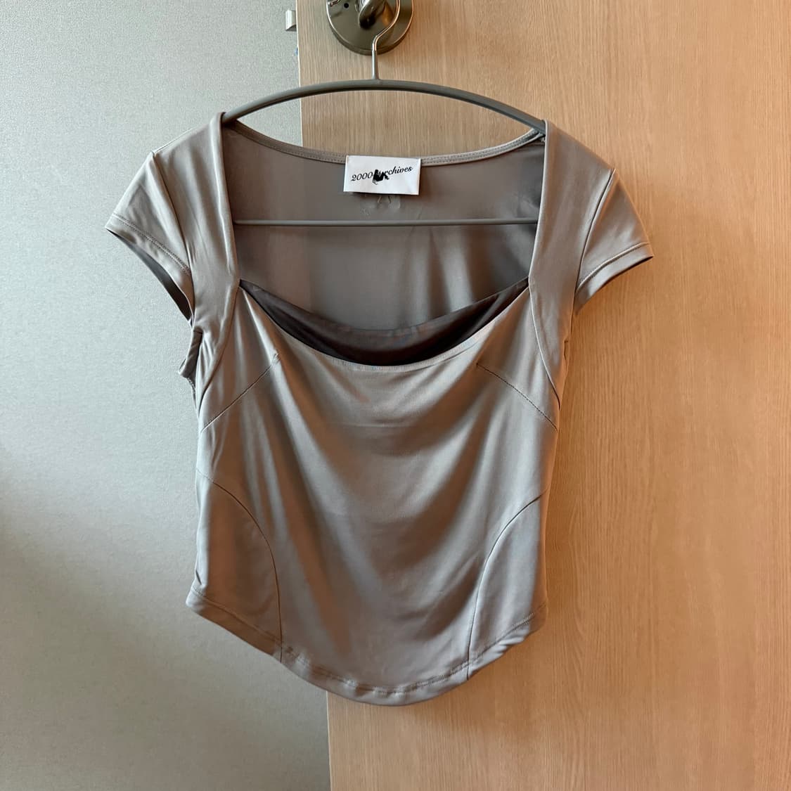 2000아카이브스 OLIVIA TOP (BEIGE) 상품이미지2
