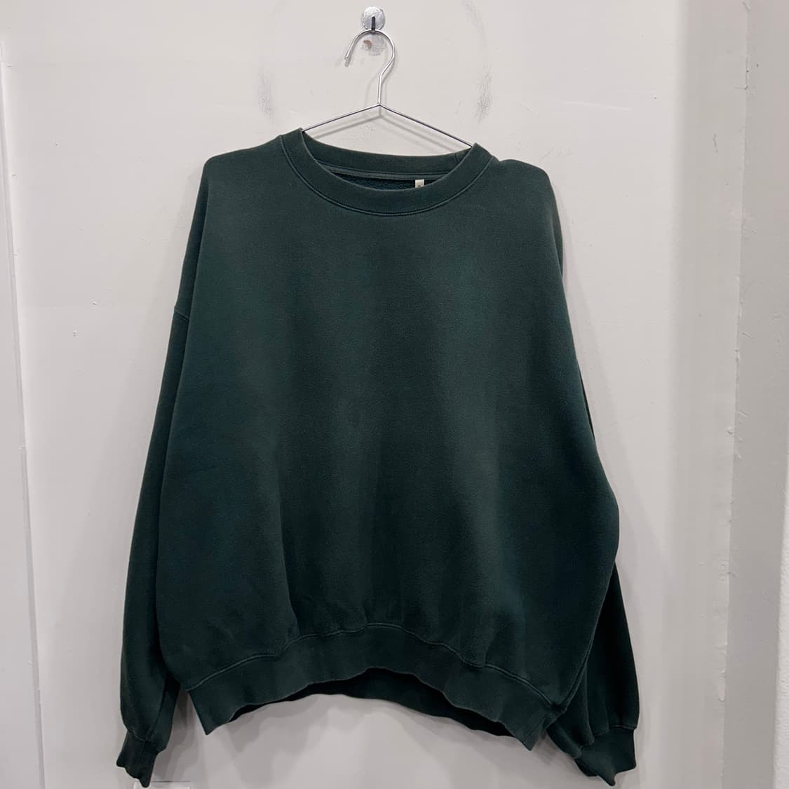 에센셜 백프린팅 헤비코튼 오버핏 기모 맨투맨 상품이미지2