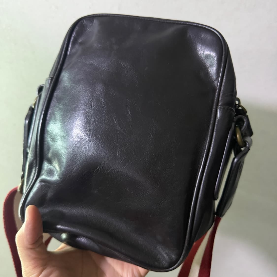 발리 남성 미니 크로스백 다크브라운 상품이미지5