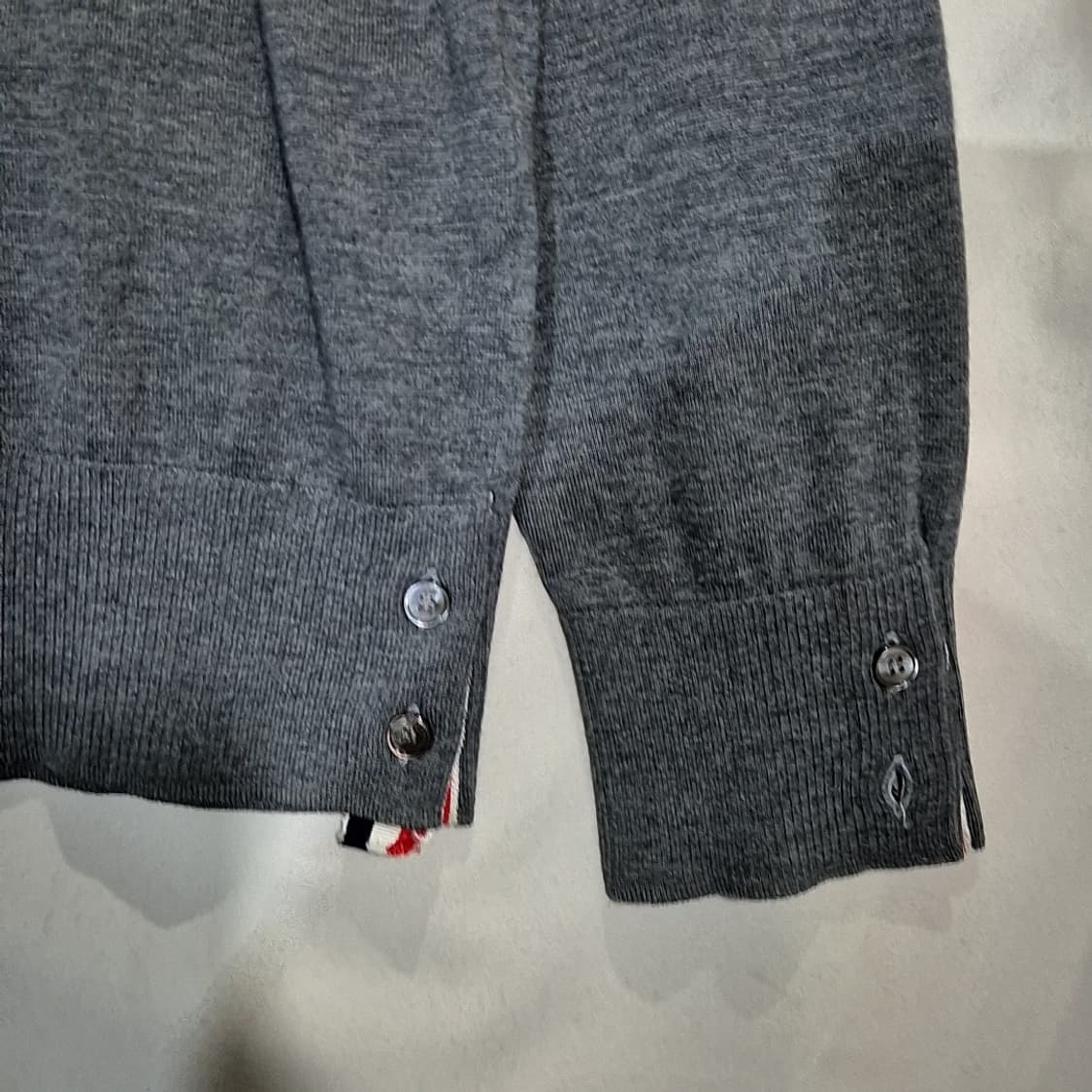 톰브라운 사선 완장 니트 상품이미지3