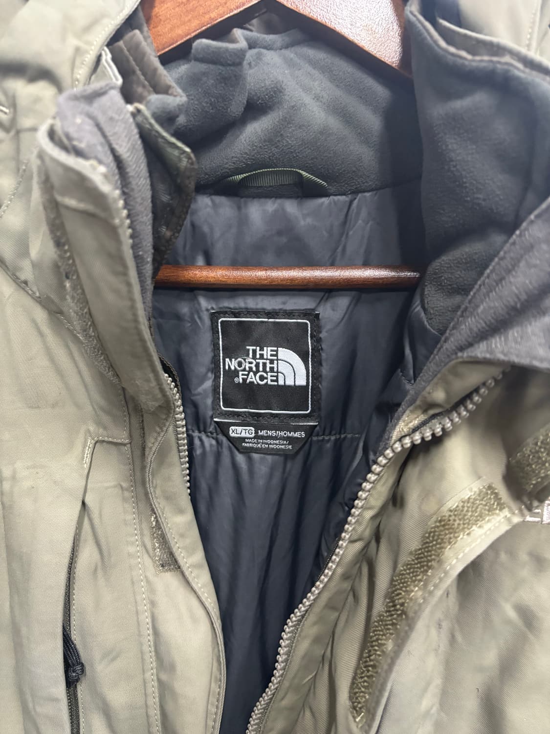 노스페이스 카키 바람막이 상품이미지2