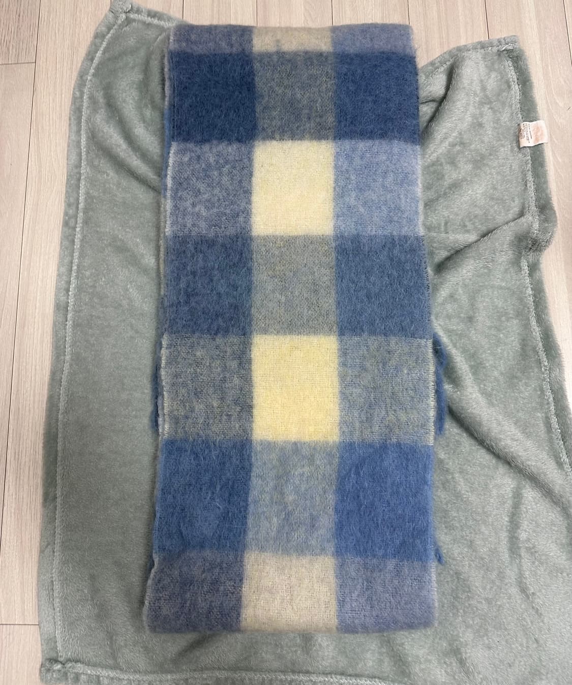 아크네 스튜디오 모헤어 체크 머플러 라이트 블루 화이트 상품이미지4