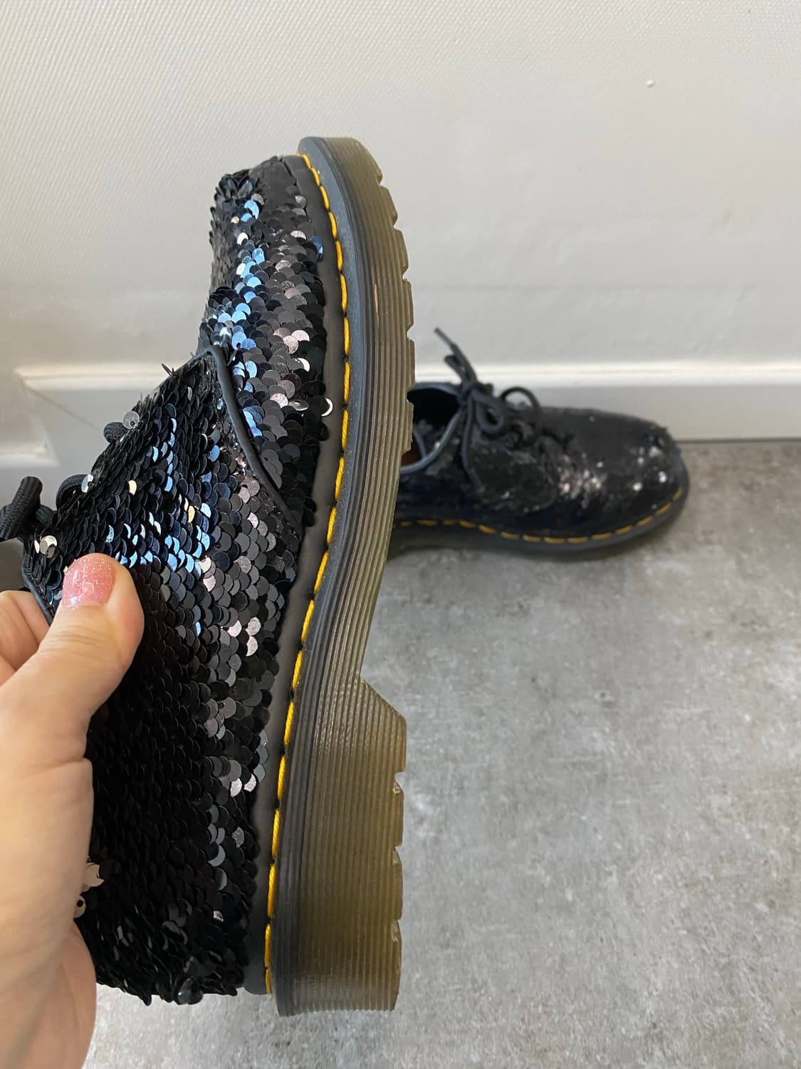 닥터마틴 스팽글 블랙 로우워커 38 상품이미지3