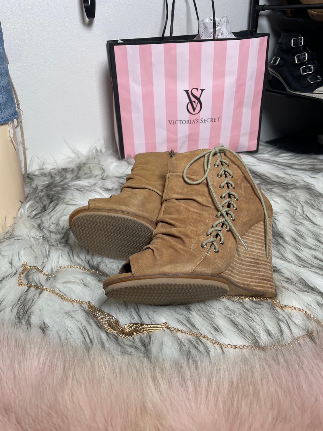 Aldo 스웨이드 셔링 오픈토 앵클 웨지힐 부츠 레이스업 상품이미지4