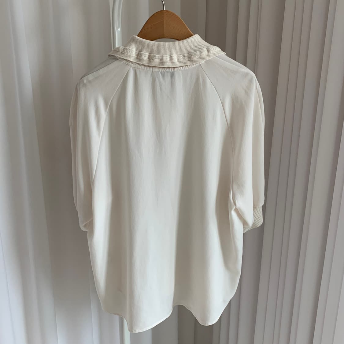 빈폴 BEANPOLE 니트 배색 오픈 카라 블라우스 상품이미지2