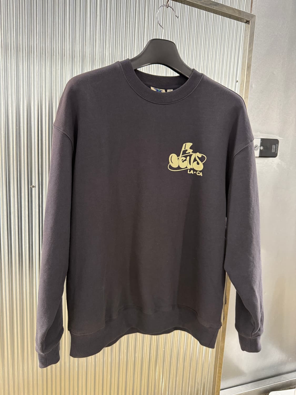 데우스엑스 마키나 맨투맨 차콜 상품이미지2