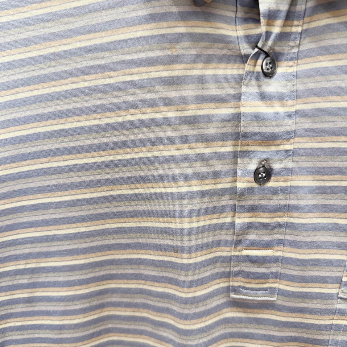 지방시 젠틀맨 스트라이프 카라 반팔 티셔츠 가슴포켓 디테일 상품이미지9