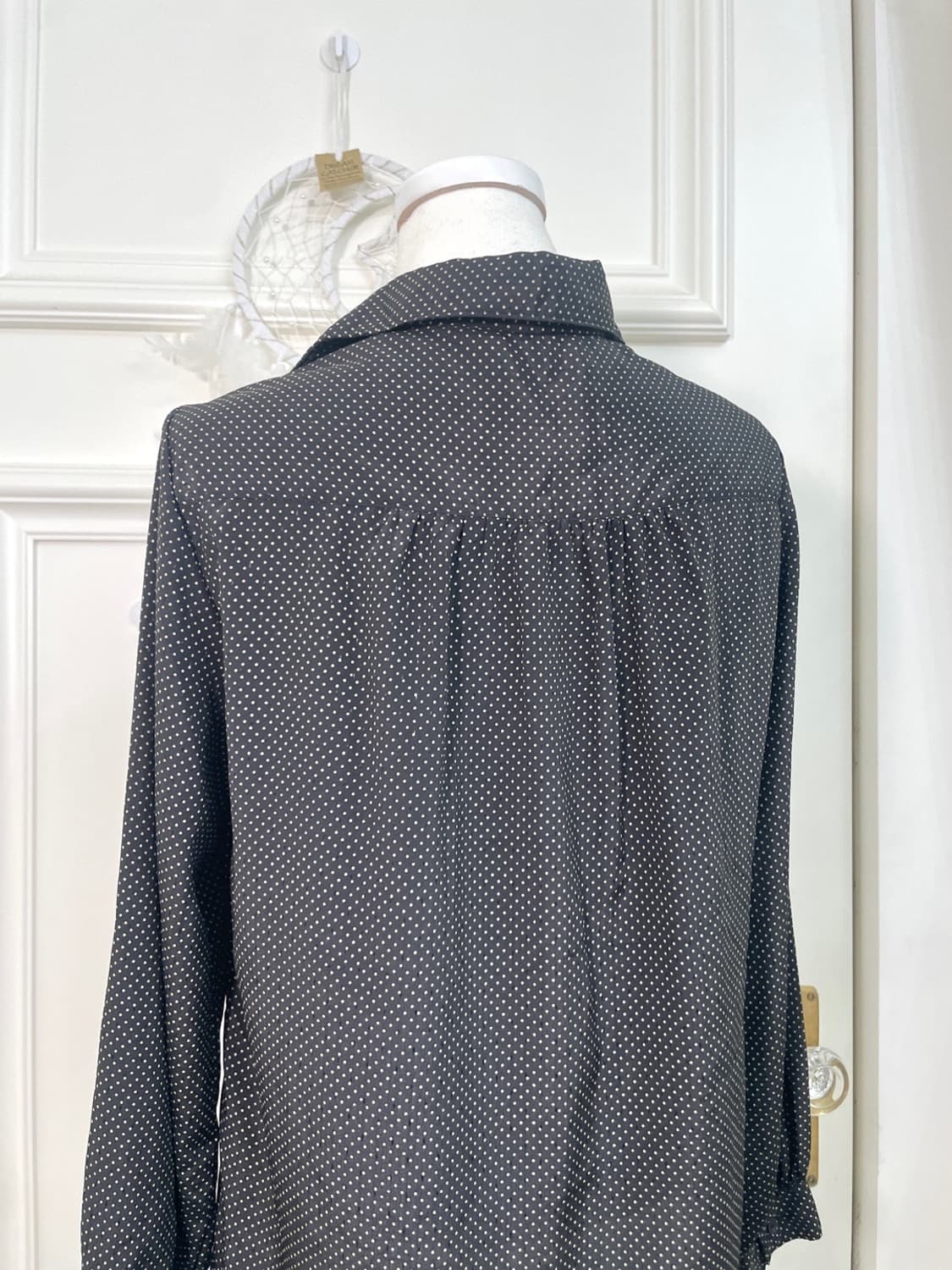 black beige dot shirring basic blouse 상품이미지4