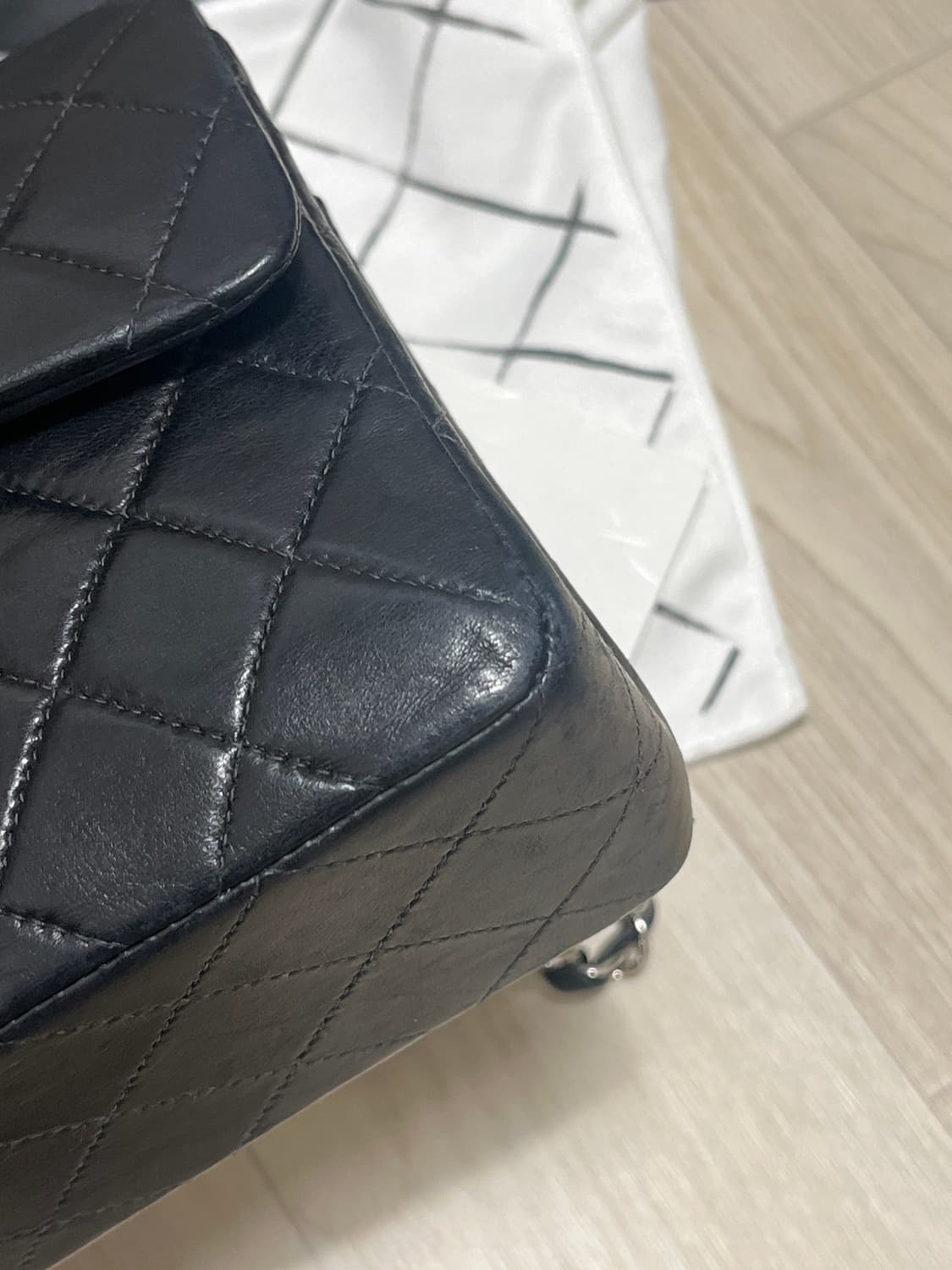 샤넬 클레식 스몰 램스킨 은장 상품이미지4