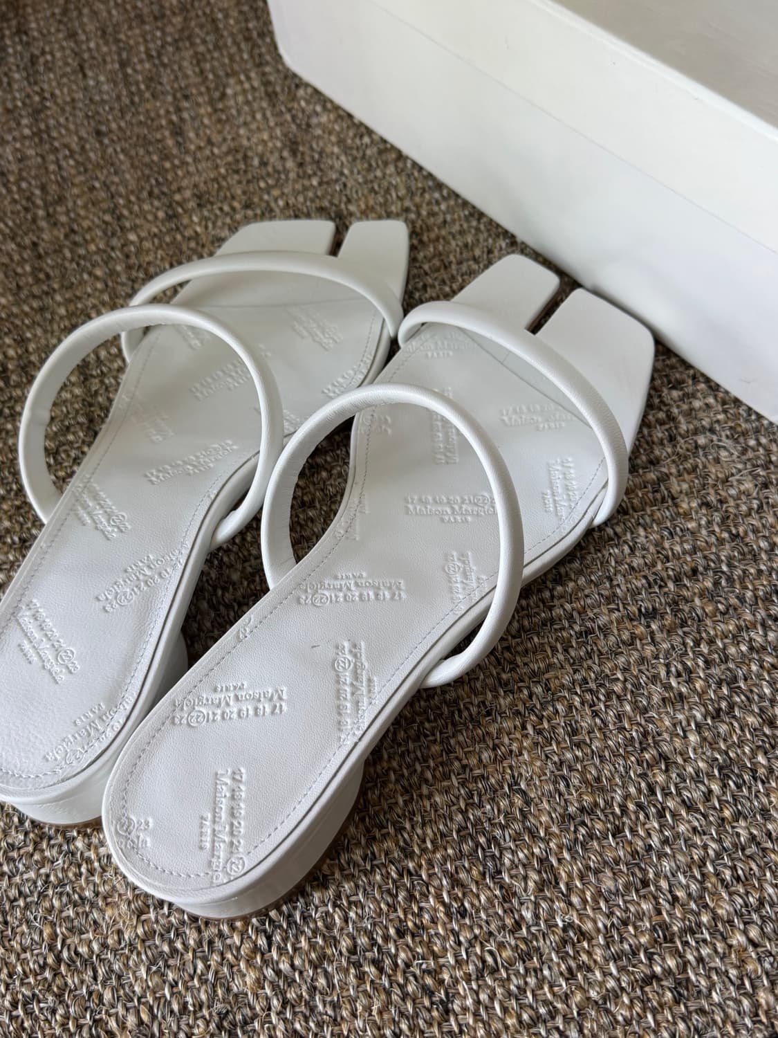 메종마르지엘라 2020 s/s 타비 화이트 샌들 상품이미지1