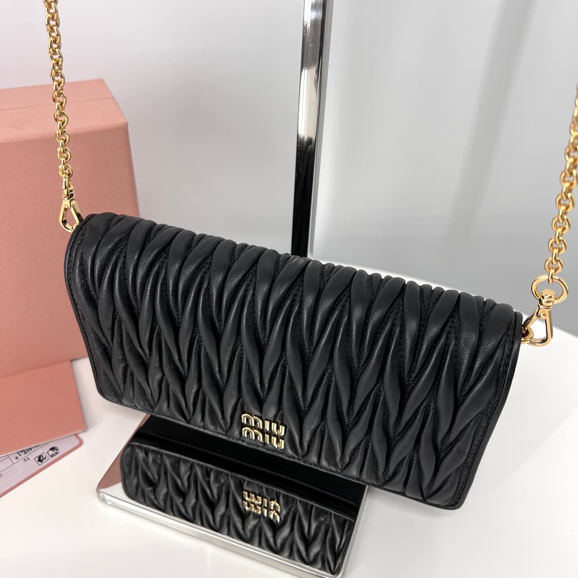 미우미우 마테라쎄 체인 크로스백 블랙 (5ZH178) 상품이미지5