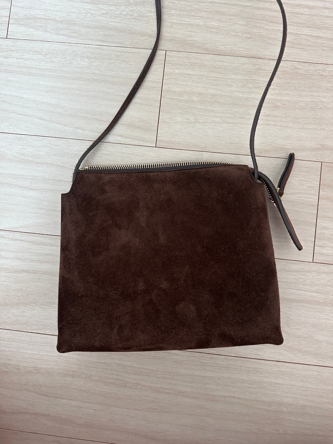 더로우 누 트윈 미니백 스웨이드 모카 상품이미지2