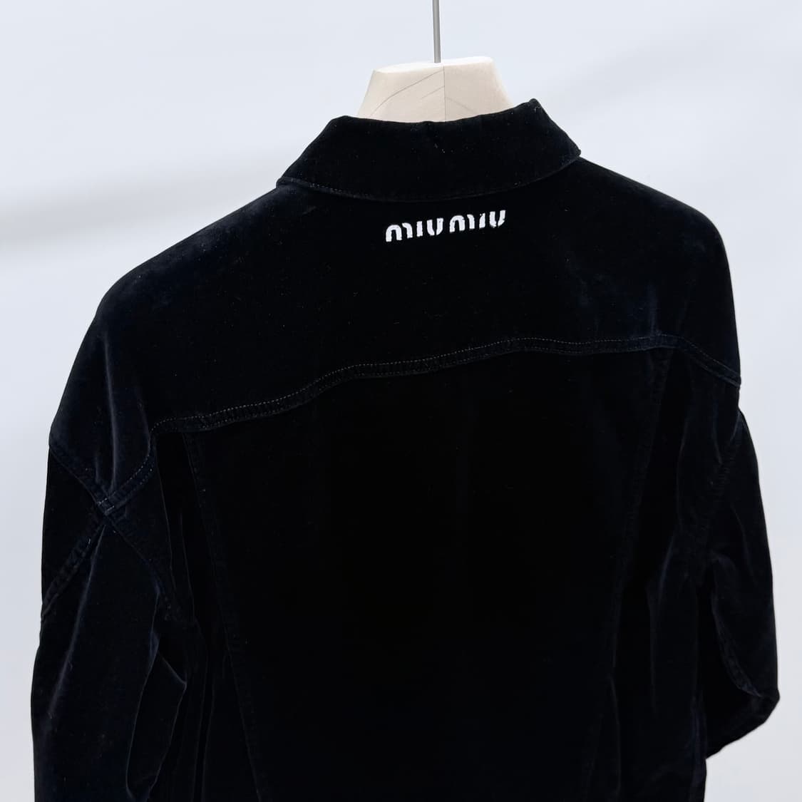 [S+급/36] 미우미우 벨벳 블루종 자켓 오버핏 블랙 상품이미지5
