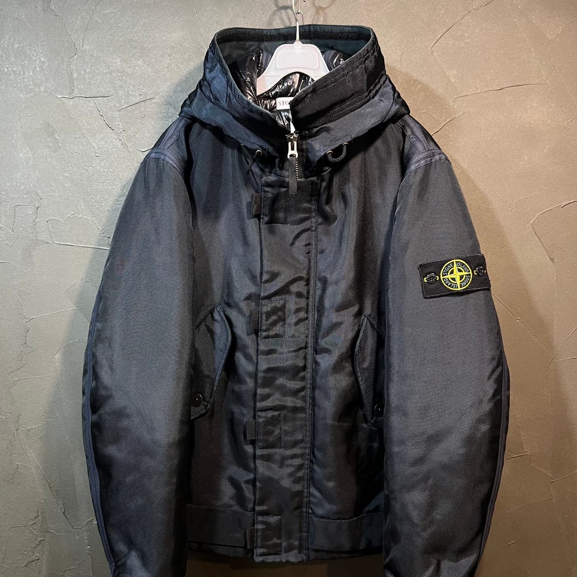 [L] STONE ISLAND 스톤 아일랜드 블랙 후드 봄버 자켓 상품이미지1
