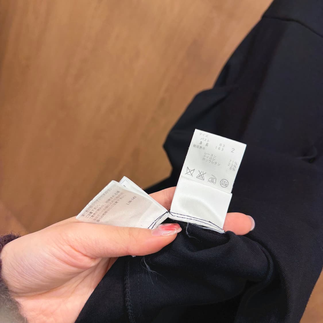 띠어리 롱 스커트 밴딩 웨이스트 레이어드 절개 입체 포켓 디테일 블랙 상품이미지7