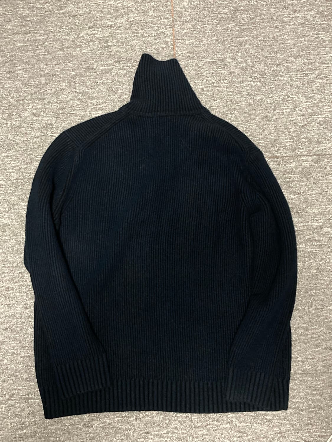 JW앤더슨x유니클로 수플레얀 립 풀집 스웨터 L 상품이미지3