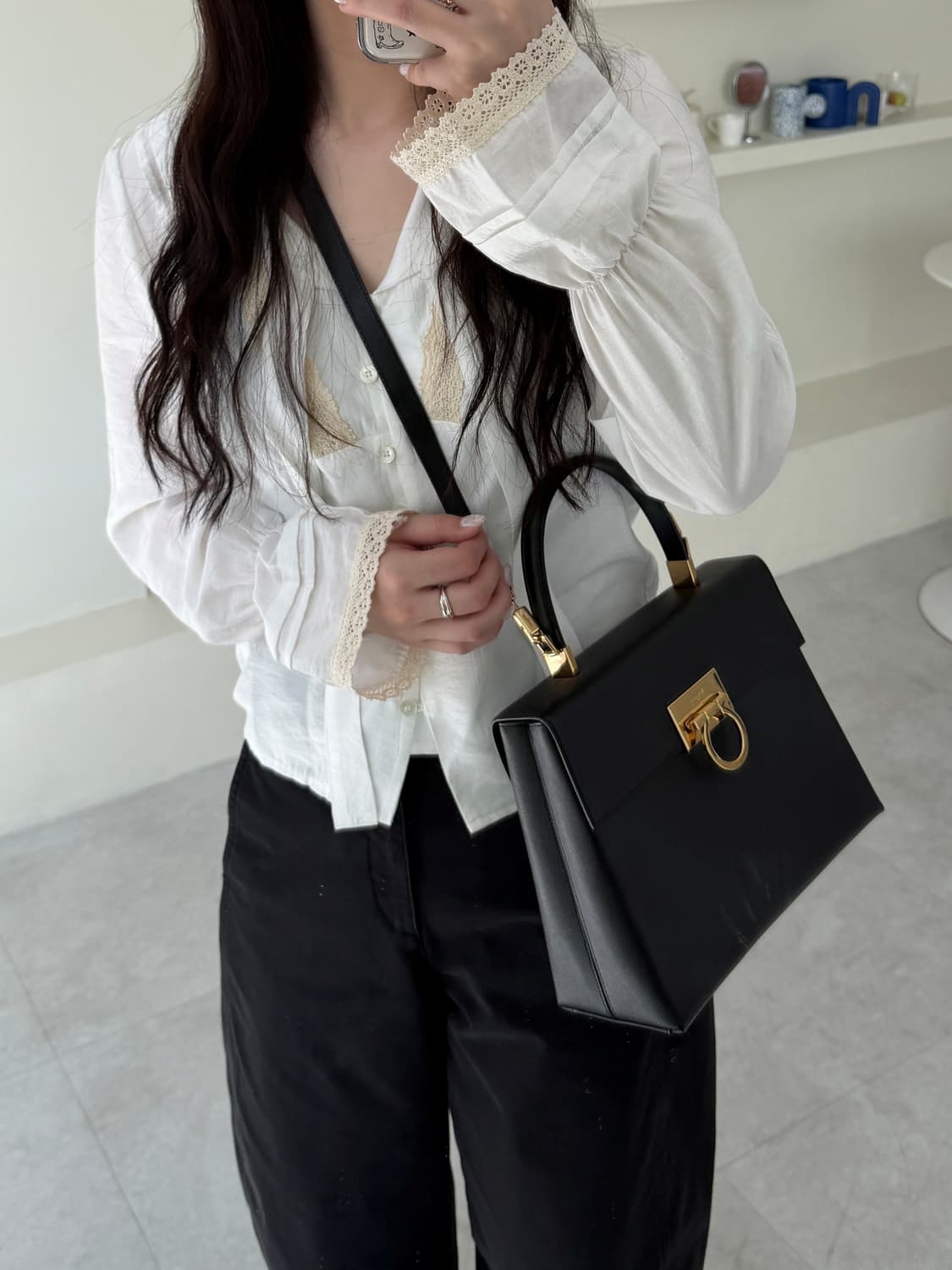 [Ferragamo] Gancini Top Handle Medium 상품이미지1