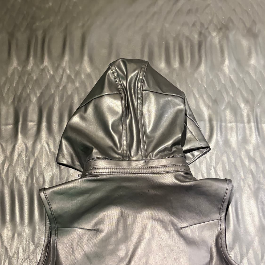 로딩룸 레더 후드 베스트 집업 상품이미지4