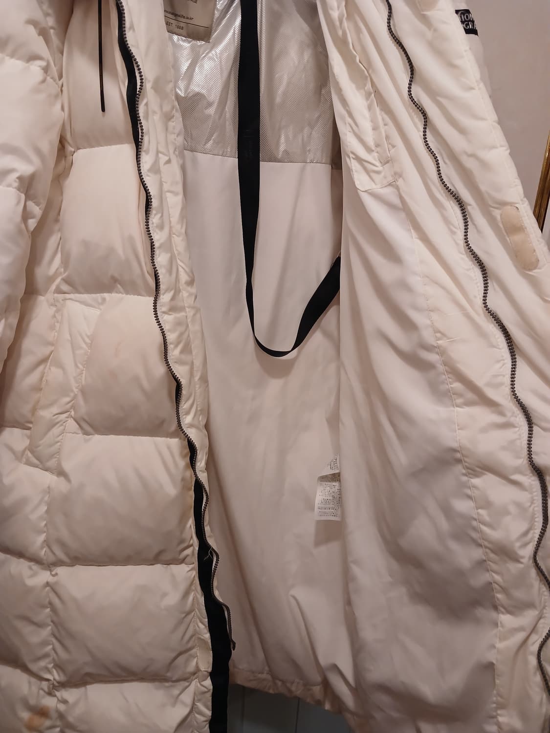 내셔널지오그래픽 정품 여성 롱패딩 M 사이즈 (남성 입으셔도됨) 상품이미지4