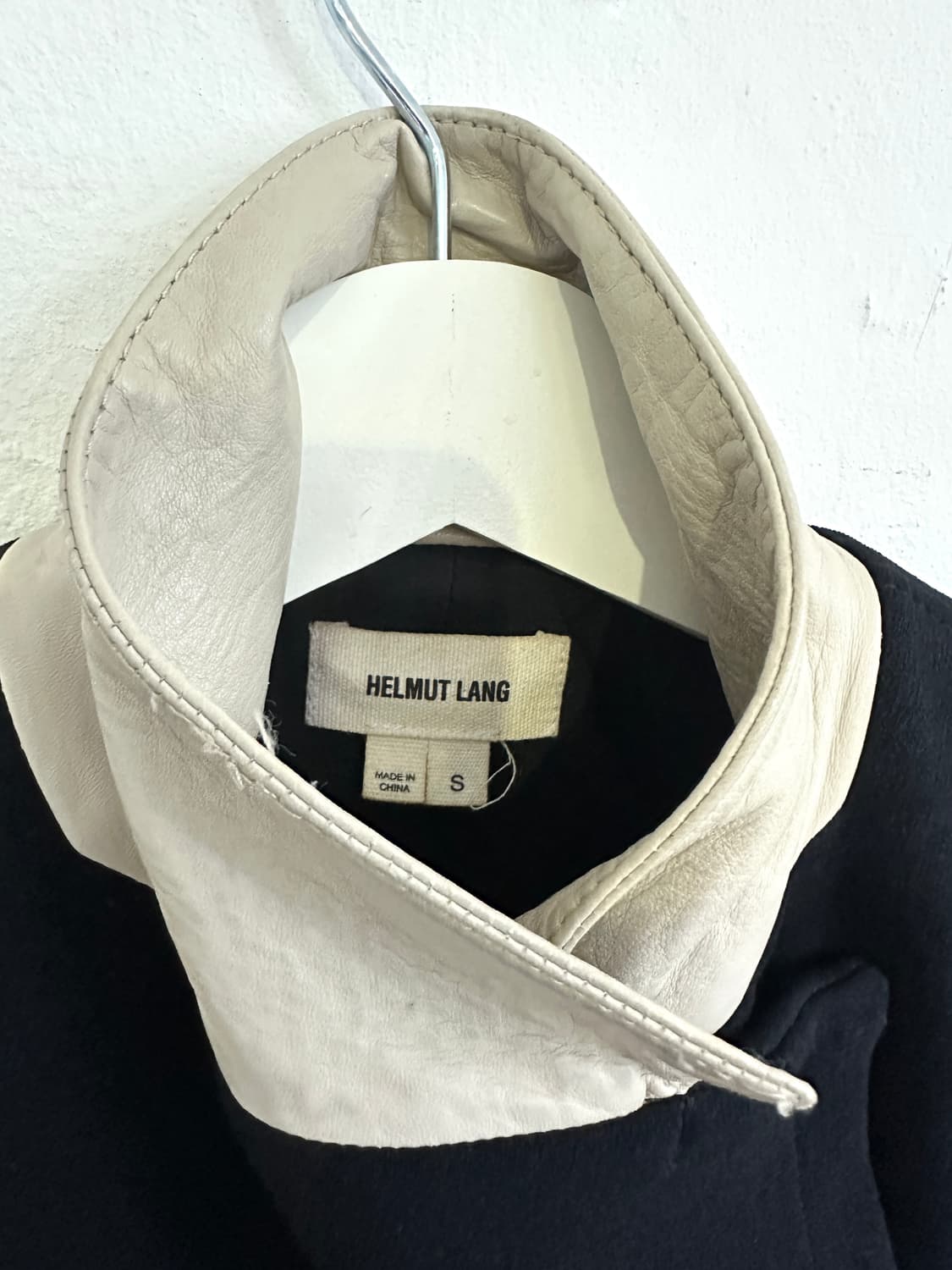 헬무트랭 사선 지퍼 램스킨 트리밍 크롭 자켓 상품이미지5