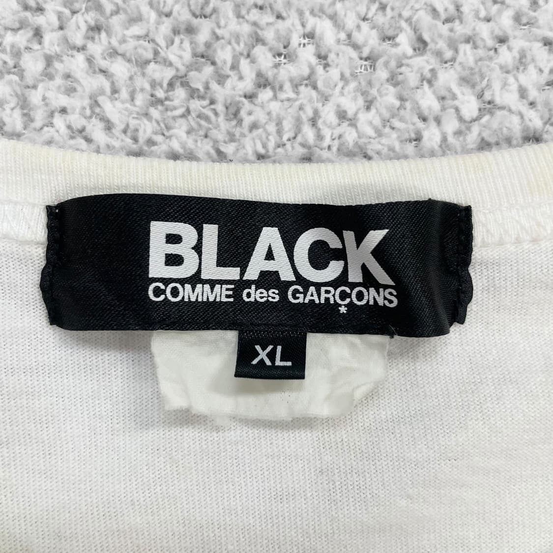 블랙 꼼데가르송 핸드 프린팅 반팔 티셔츠 화이트 상품이미지3